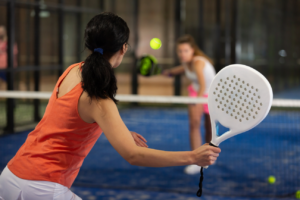 Los Secretos para Dominar la Pista de Pádel: La Guía Completa para Aficionados y Aspirantes a Profesionales